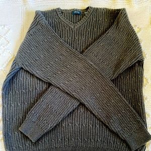 Pre-owned IZOD black v neck cable knit sweater.
